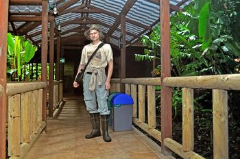 Bereit fr die Dschungelwanderung in undichten Stiefeln.