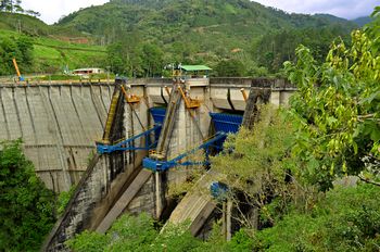 Besuch eines Wasserkraftwerks.