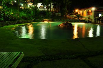 Nachts am Pool in Orosi Valley.