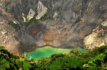 Ein Blick auf den Kratersee vom Iraz.