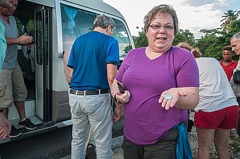 Susanne ergatterte einen Larimar-Halbedelstein fr 5 Dollar.