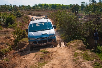 Unterwegs auf Schotterpisten und Behelfsbrcken.