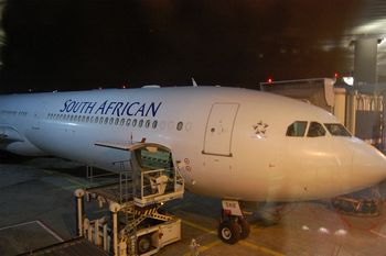 Nachtflug nach Frankfurt in einem A340-600.